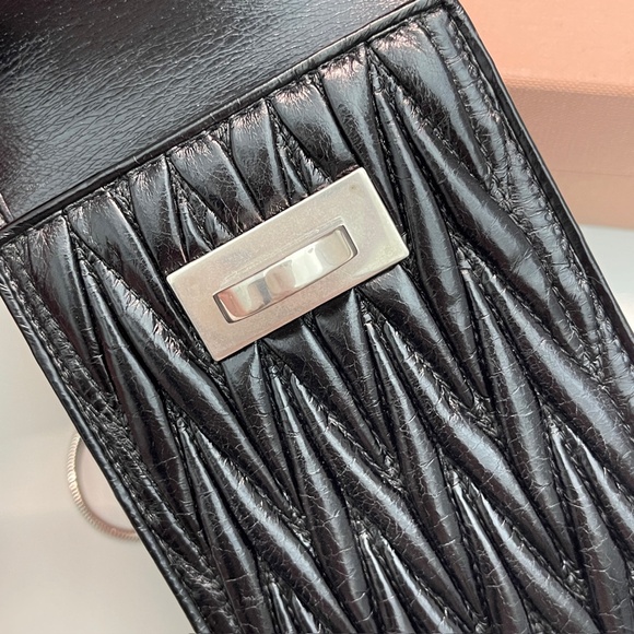 MIU MIU black Matelasse Pattina leather crossbody shoulder phone bag w/box - Picture 10 of 12
